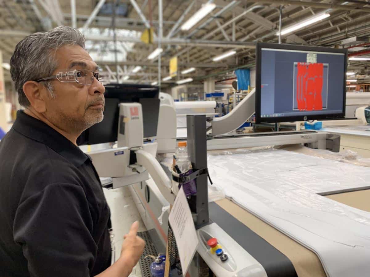 Manufacturing worker in Chicago-area industrial facility — Illinois manufacturing employs 580,000 people and represents a $130 billion annual GDP contribution