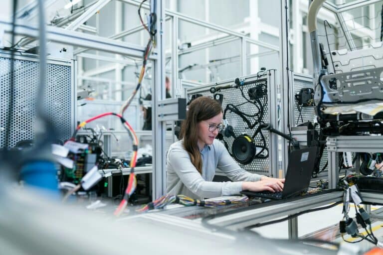 B2B Manufacturing Marketing: A Complete Strategy Guide