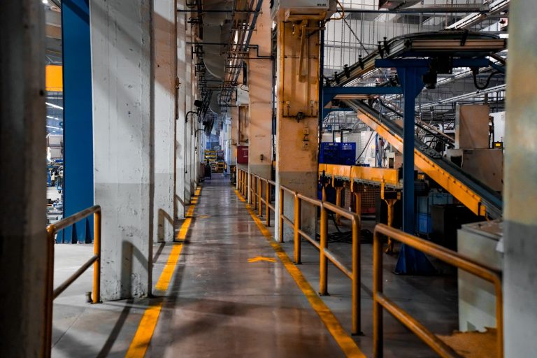 B2B Manufacturing Marketing: A Complete Strategy Guide